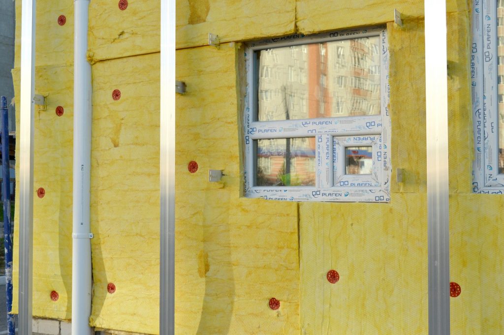 Isolation thermique de la façade intérieure d'une maison.