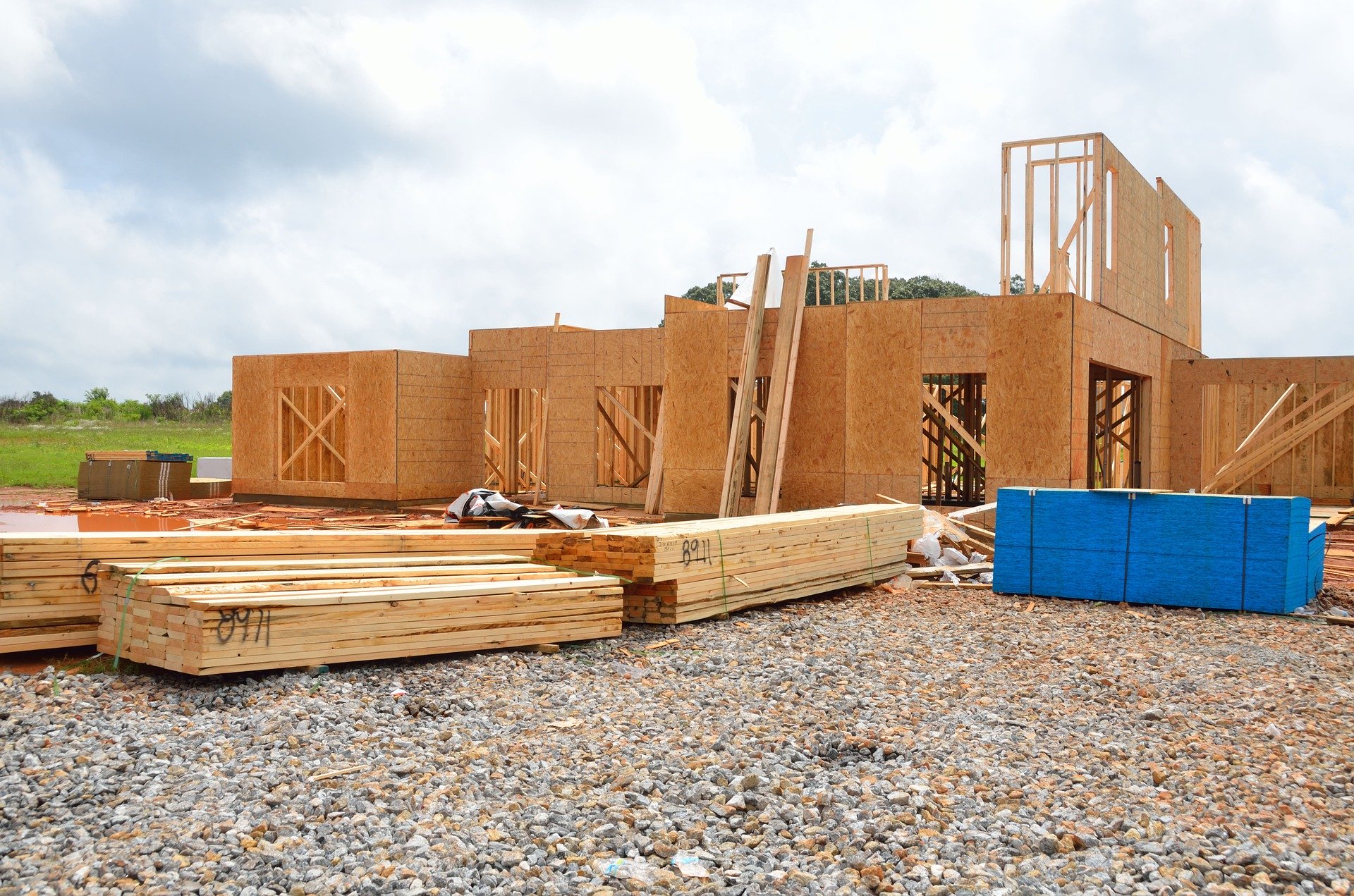 Chantier de construction d'une maison écologique en ossature bois